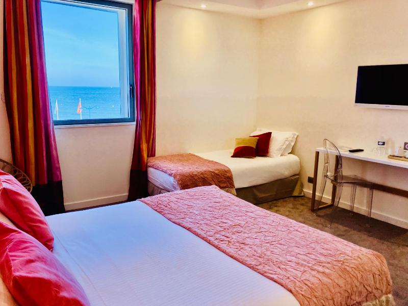 Family Room with Sea View image 2