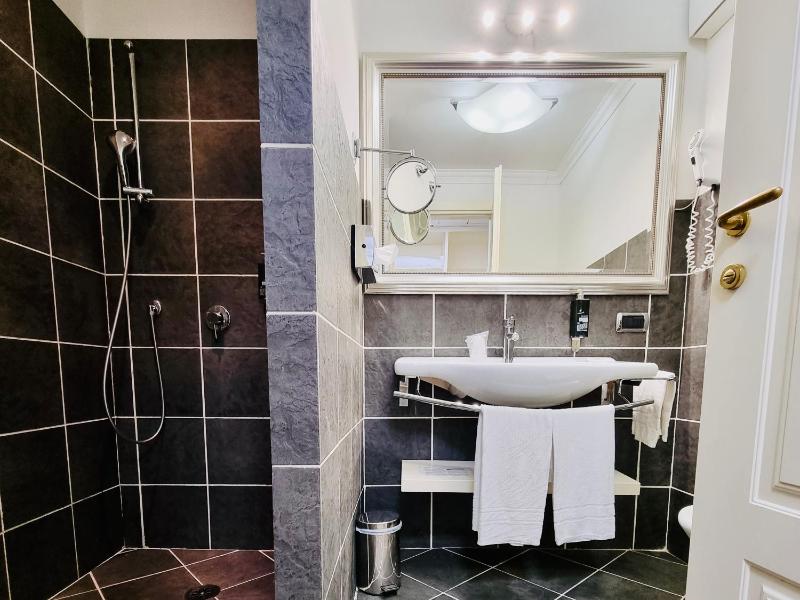 Hotel Canali Portofino Coast - image 4