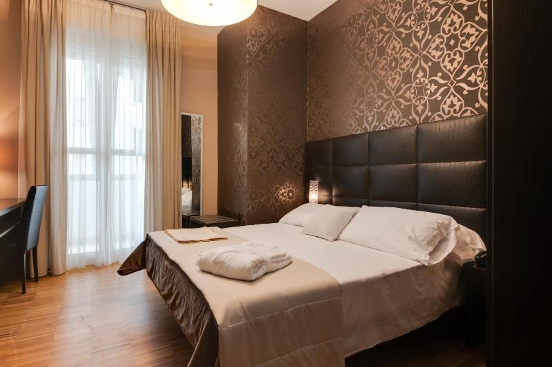 Large Double or Twin Room image 1