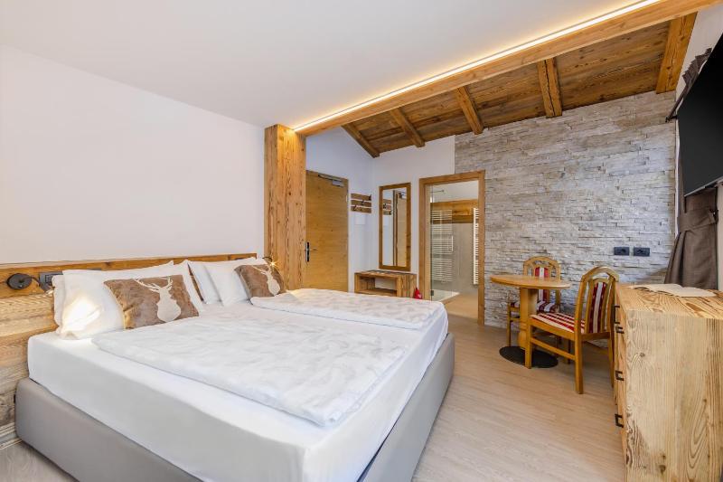 Superior Double Room image 1