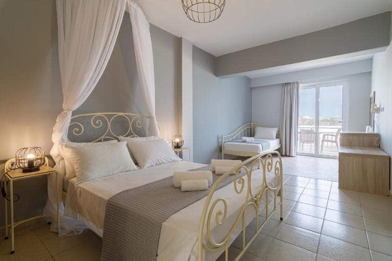 Superior Double or Twin Room with Sea View image 4