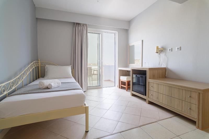Superior Double or Twin Room with Sea View image 3