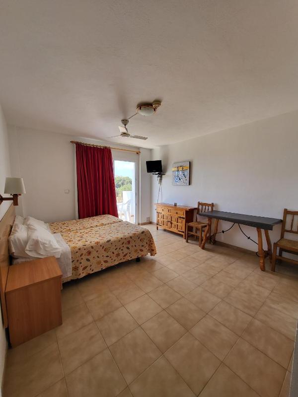 Studio (1-2 Adults) image 3