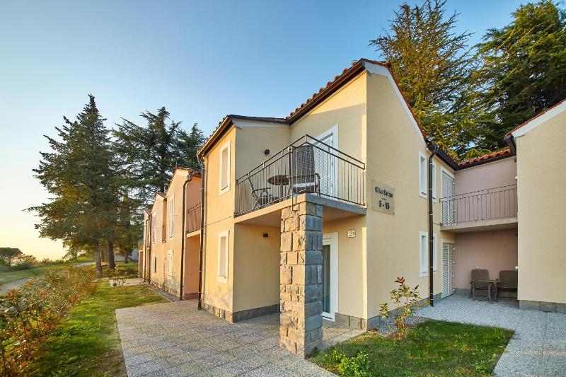 Family Room with Balcony or Terrace image 4