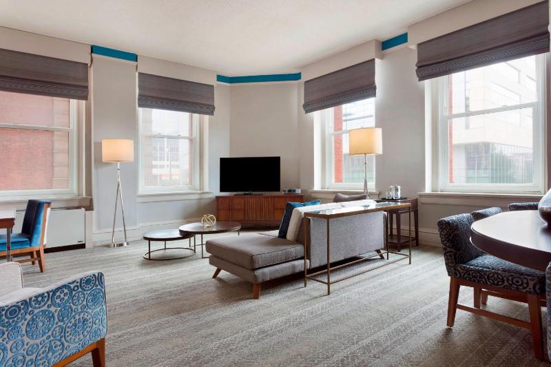 1 Bedroom Presidential Suite, 1 King image 4