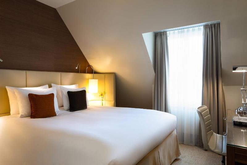 Single Room with 1 Queensize-bed image 4