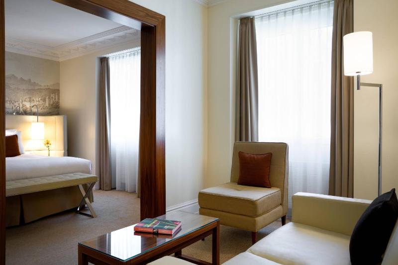 Renaissance Studio Suite with 2 Twin/Single beds  image 1