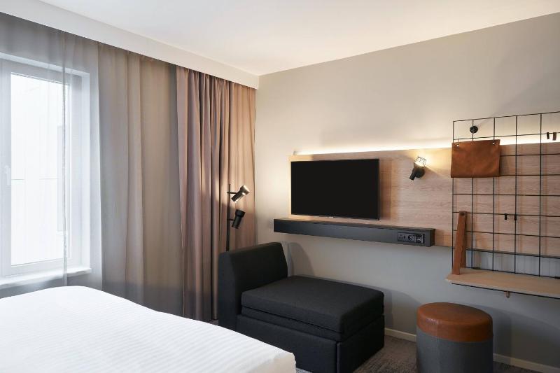 Moxified Family sleeper Guest room with 1 Queen, Sofa bed image 3