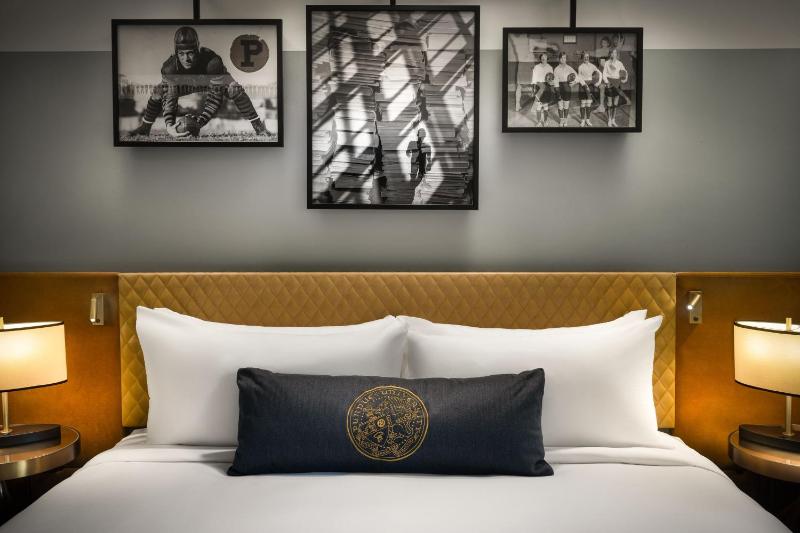 Standard King Room image 1