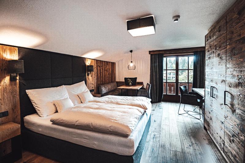 Junior Suite with Garden View image 2