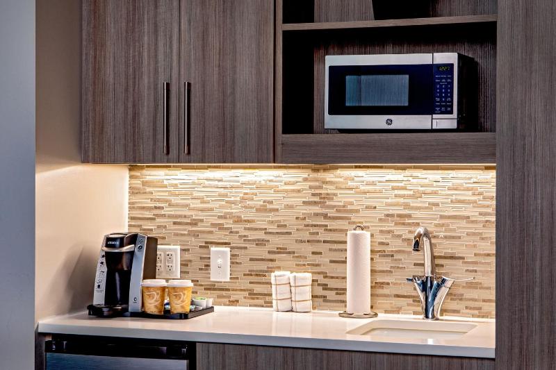 Guest Room, 1 King with Kitchenette image 3