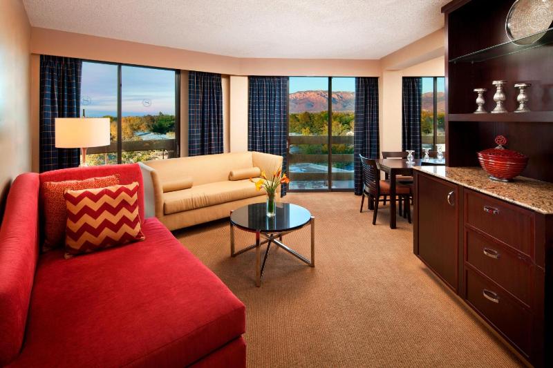 Club level, 1 Bedroom Executive Suite, 1 King or 2 Queen image 3
