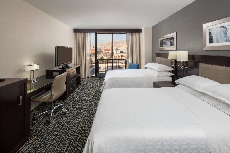 Club level, Guest room, 2 Double, Balcony image 3