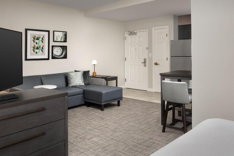 Residence Inn by Marriott Phoenix Airport - image 10