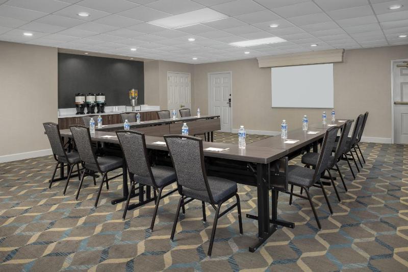 Residence Inn by Marriott Phoenix Airport - image 19