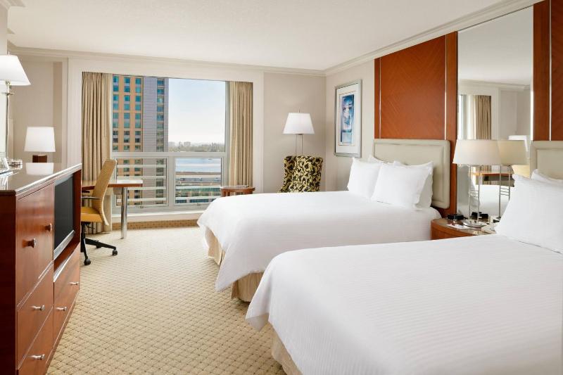 1 King, Water View Room image 3