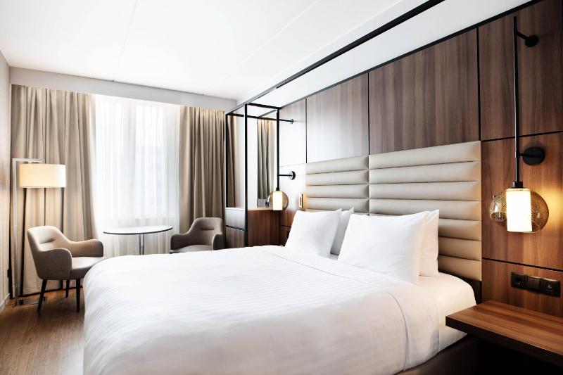 Standard King, Guest room, 1 King image 4