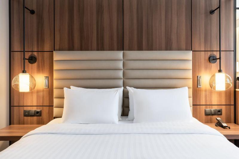 Junior King Suite image 3