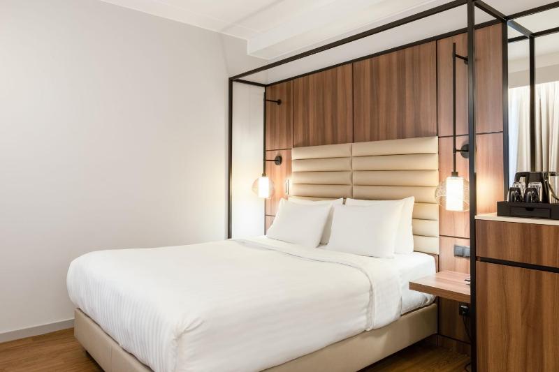 Junior King Suite image 4