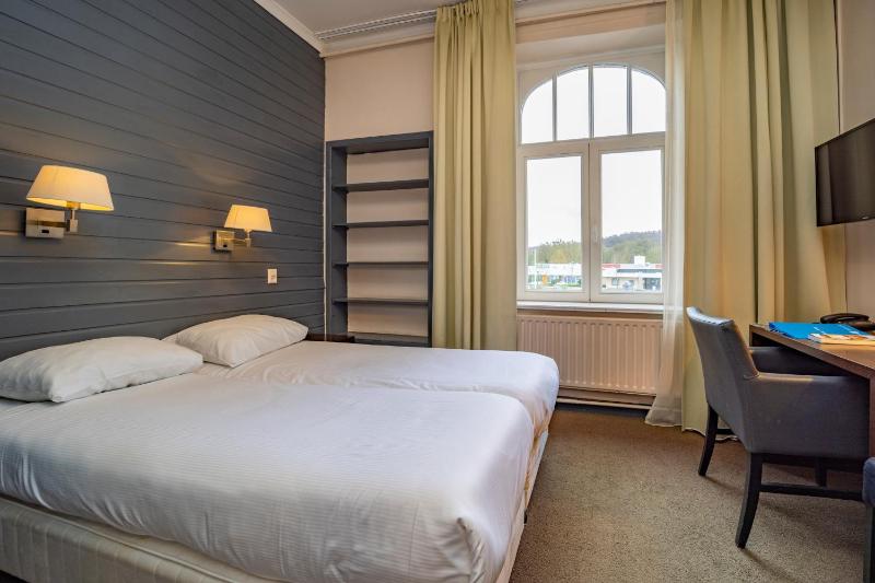 Small Double Room image 3