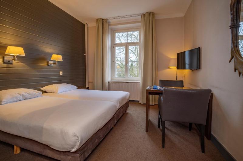 Small Double Room image 1