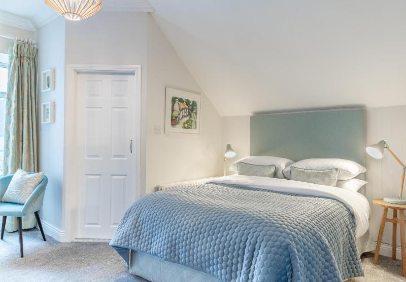 Double Room image 3
