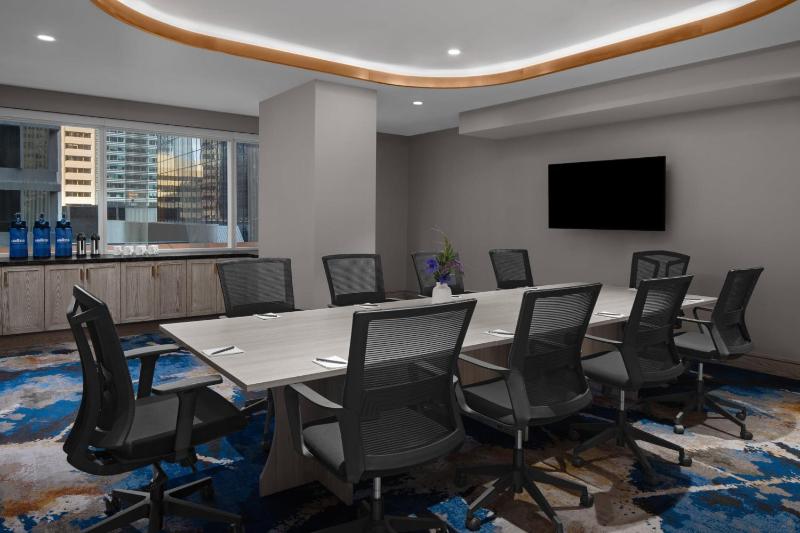 Courtyard by Marriott Calgary Downtown - image 15