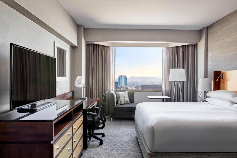 King Room with City or Bay View image 4