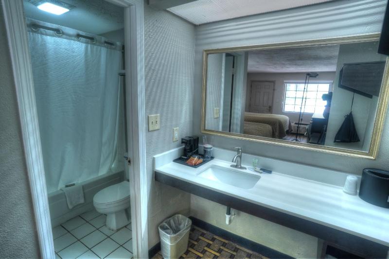 Double Room with Two Double Beds image 4