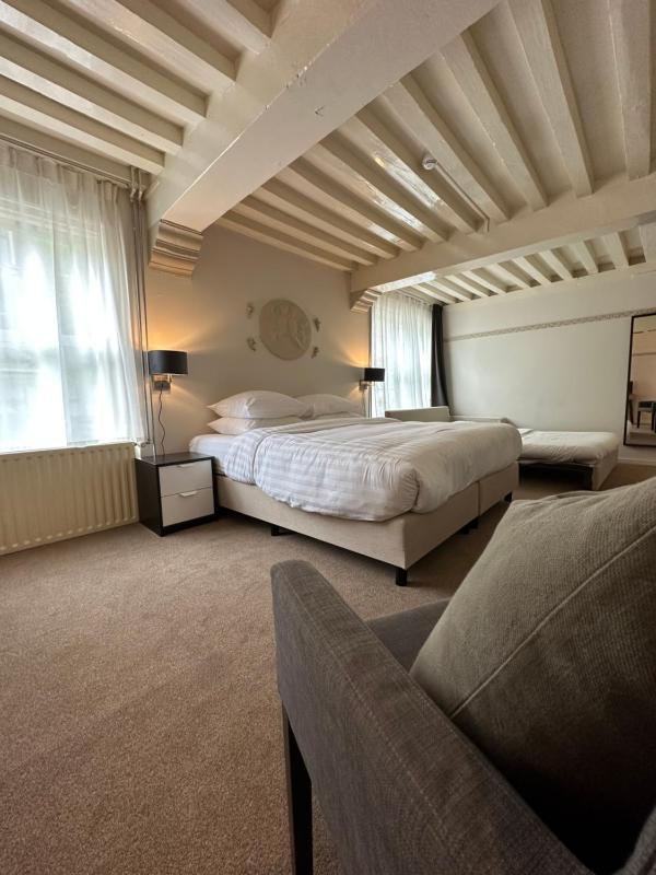 Triple Room with Canal View image 3