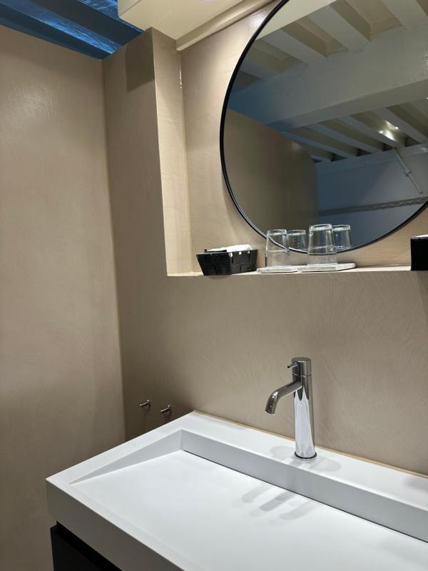 Triple Room with Canal View image 1