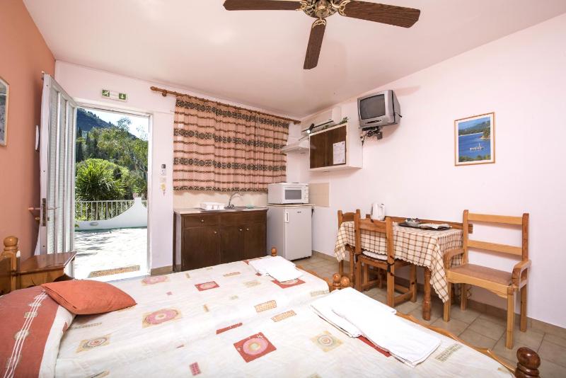 Studio (3 Adults)- Ground Floor image 4