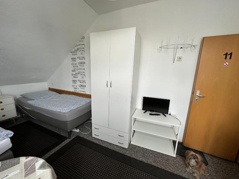 Standard Double Room with Shared Bathroom image 4
