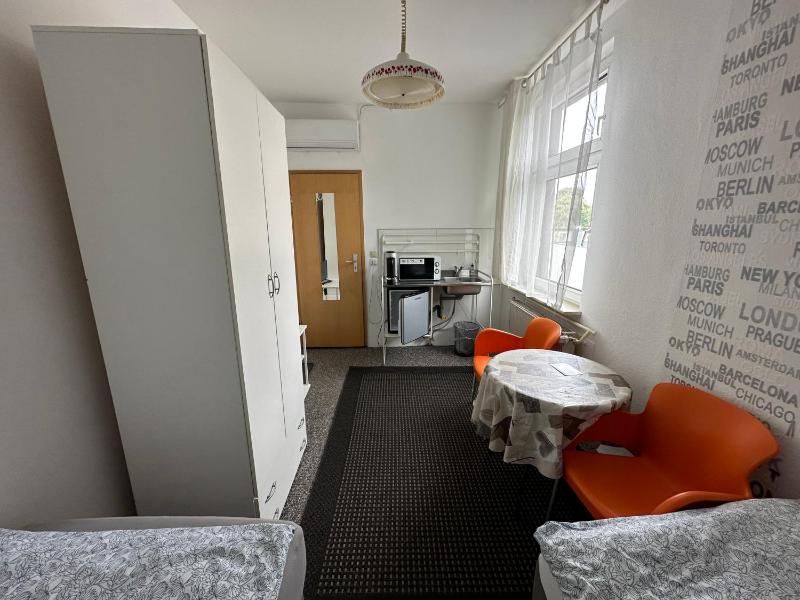 Standard Double Room with Shared Bathroom image 3