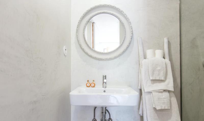 Studio Apartment image 2