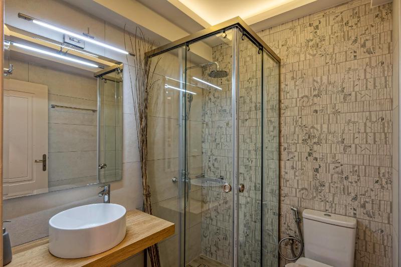 Suite with Sea View image 2