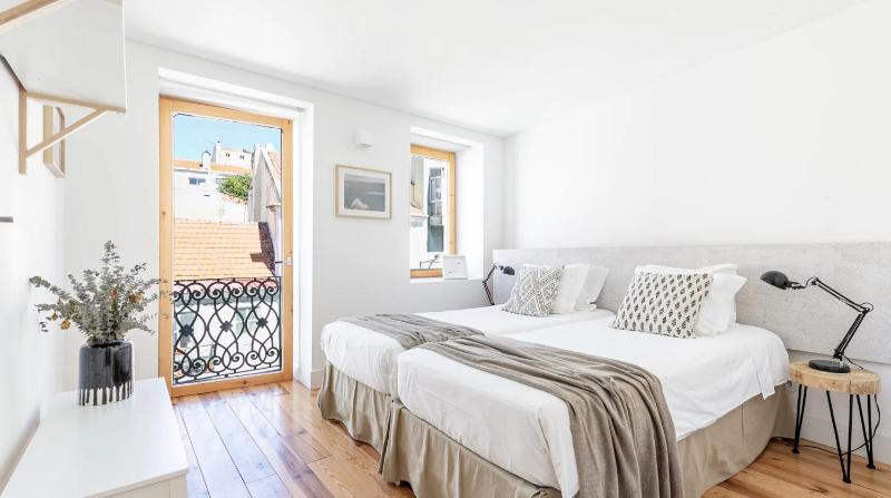 One-Bedroom Apartment image 2