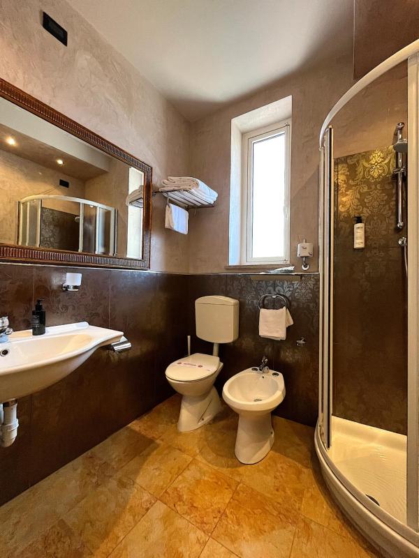 Hotel Regina - image 4