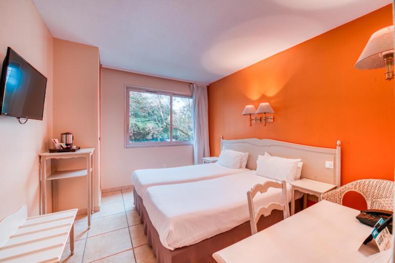 Standard Double or Twin Room image 3