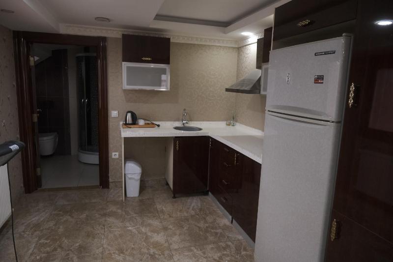 King Suite with Balcony image 3