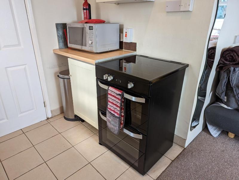 Bristol studio+kitchen+parking+private access - image 20