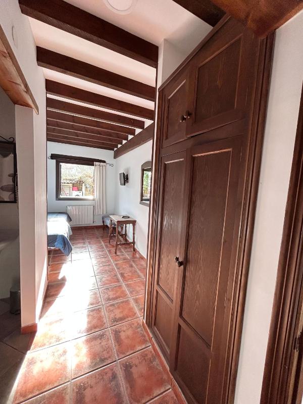 One-Bedroom Apartment image 4