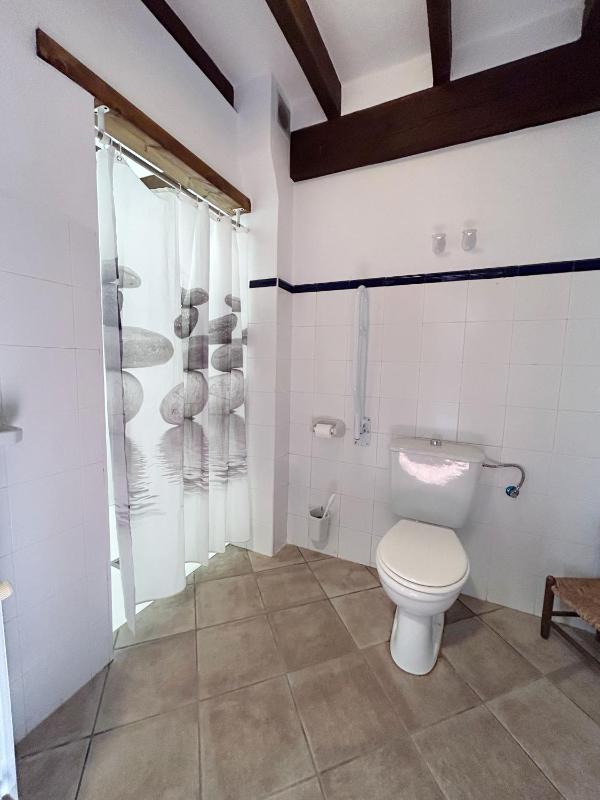 One-Bedroom Apartment image 2