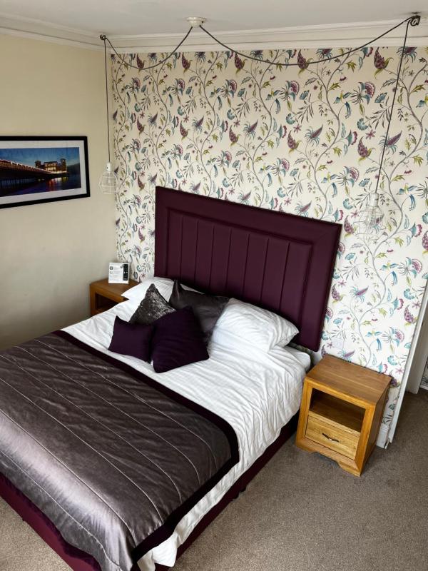 Deluxe Double Room with Balcony image 3