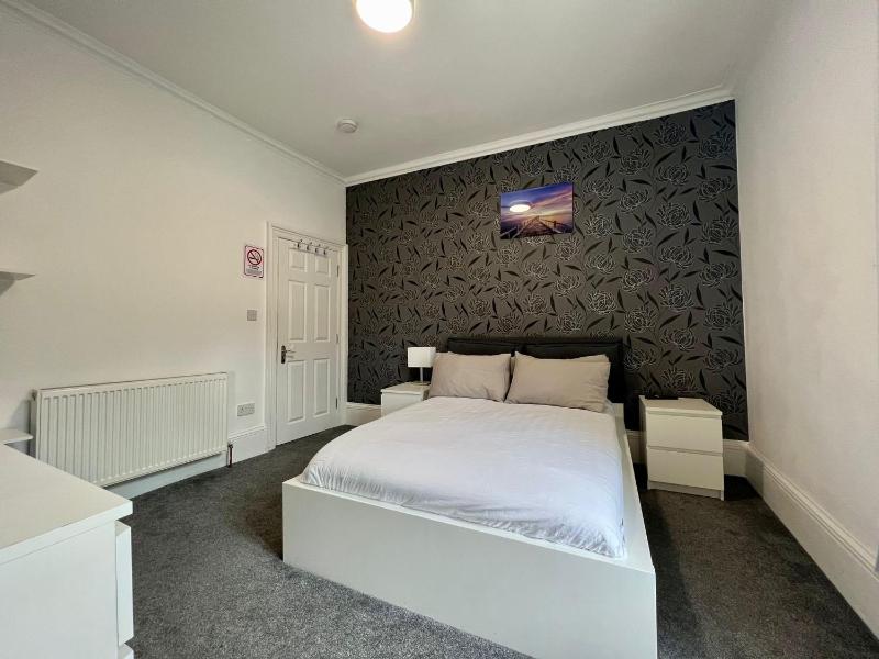 Oxford Street Stays - image 19