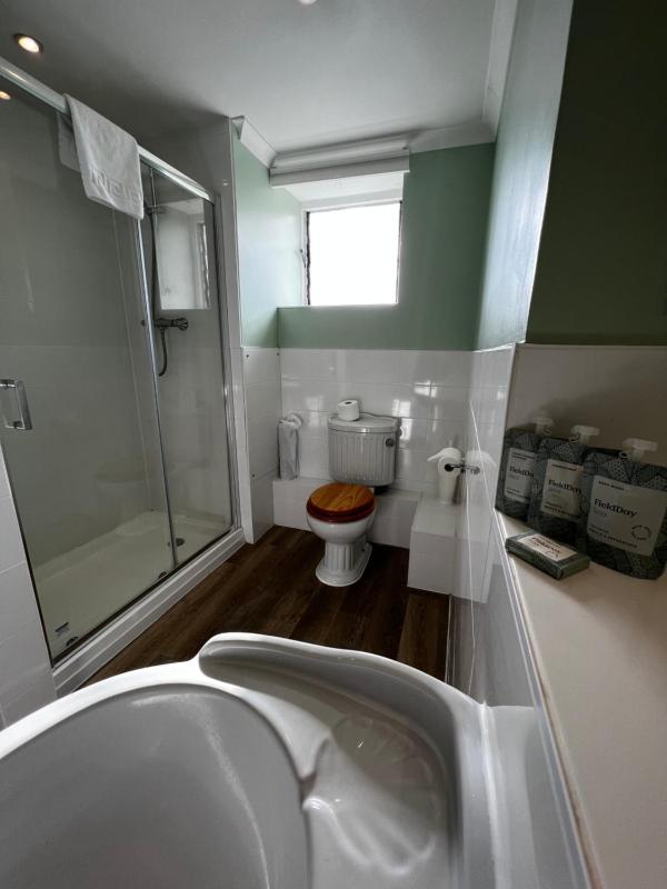 Standard Single Room image 3