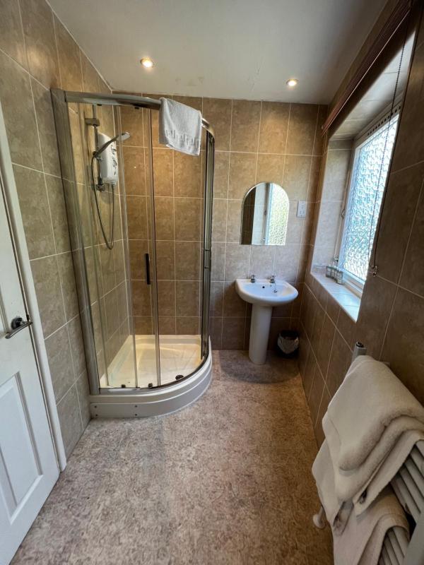 Double Room image 3