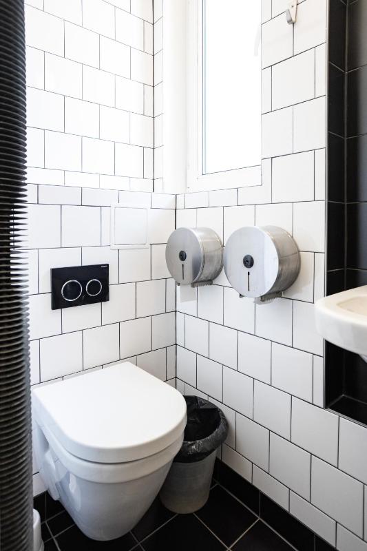 Twin Room with Shared Bathroom image 2