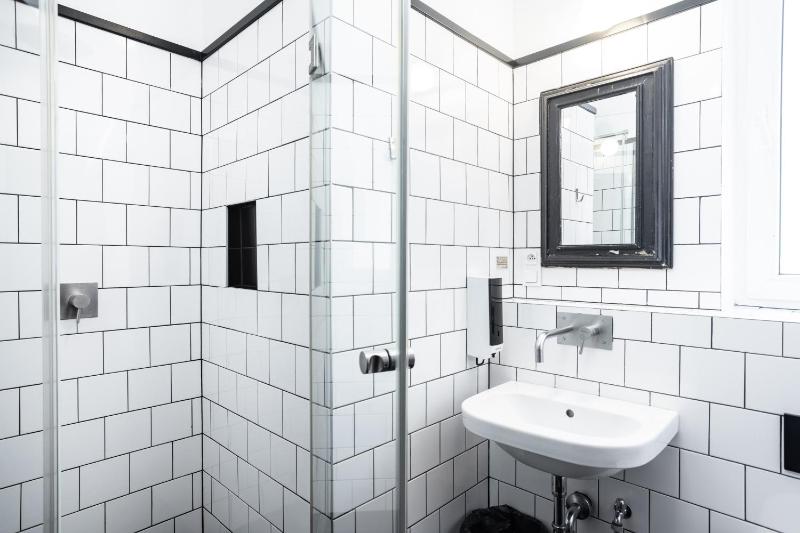 Single Bed in 6-Bed Mixed Dormitory image 4