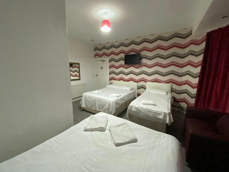 Family Room (2 Adults + 3 Children) image 3